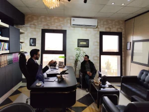 جلسه مشاوره با مدیریت فروشگاه طلا و جواهر - مکعب