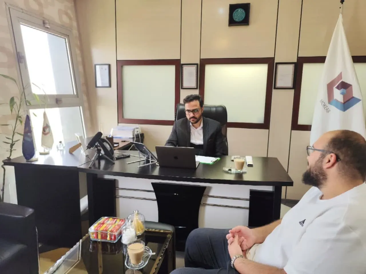 جلسه مشاوره با معاون مدیرعامل کارتن دقت - مکعب