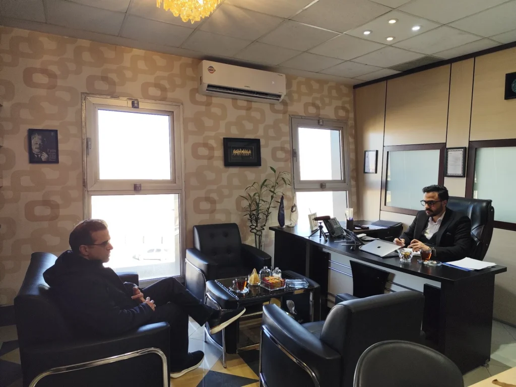 مدیر عامل شرکت مشهد بهروز (آقای خجسته)